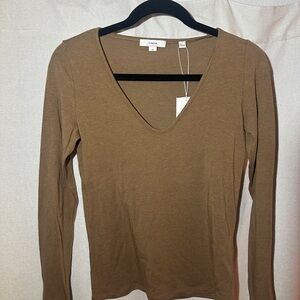 NWT Vince Beige V sweater Small